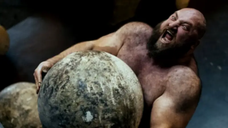Strongman-Champion Dennis Kohlruss: Deutschlands stärkster Mann verpasst IRON CAGE