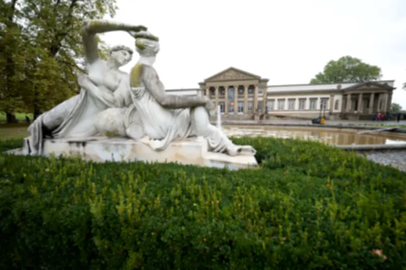 Studie enthüllt: Eintagsfliegen vollführen akrobatischen Sexflug mit Doppelpenis