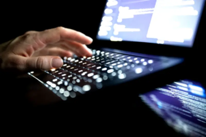 Studie enthüllt: Jedes achte Industrieunternehmen 2025 durch Hacker lahmgelegt