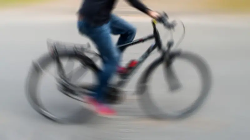 Sturzbetrunkener Radfahrer in Lützen: Polizei stoppt Fahrt mit 2,5 Promille