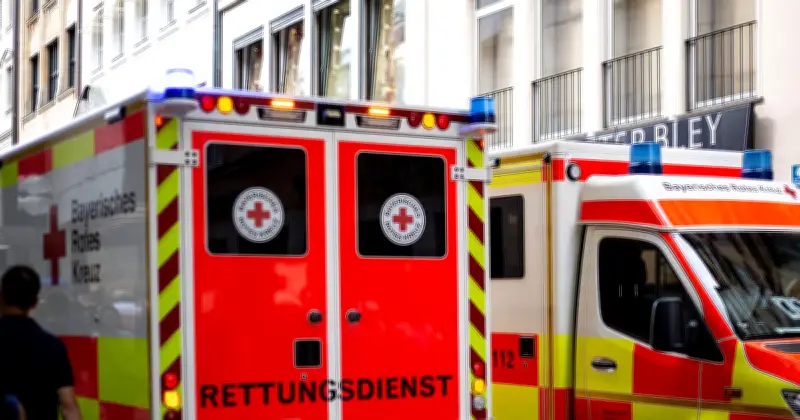 Subaru erfasst Fußgängerin in München: Offener Beinbruch nach Unfall in Orleansstraße