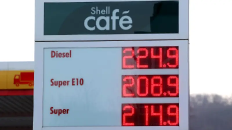 Tankstellenverband kritisiert Spritpreise scharf: „Das ist eine Sauerei!“