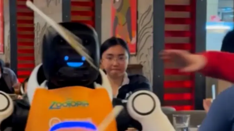 Tanzroboter außer Kontrolle: Kalifornisches Restaurant erlebt chaotische Robotershow