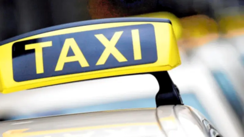 Tarifstreit in MV: Krankenkassen weichen auf Ersatzdienste aus - Taxis drohen Ausfälle