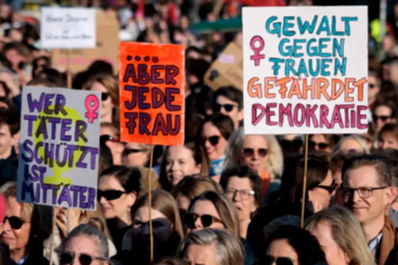 Tausende demonstrieren in Berlin gegen digitale sexuelle Gewalt und fordern Gesetzesreformen