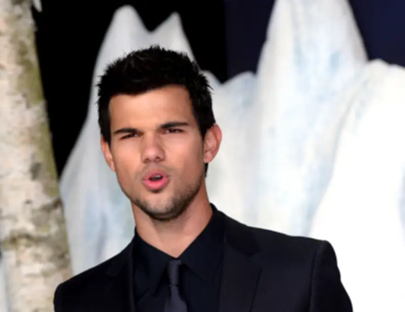 Taylor Lautner und Ehefrau Taylor verkünden Babyglück auf Instagram