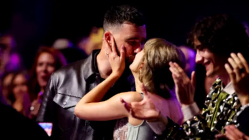Taylor Swift und Travis Kelce: Liebeserklärung bei iHeartRadio Music Awards 2026