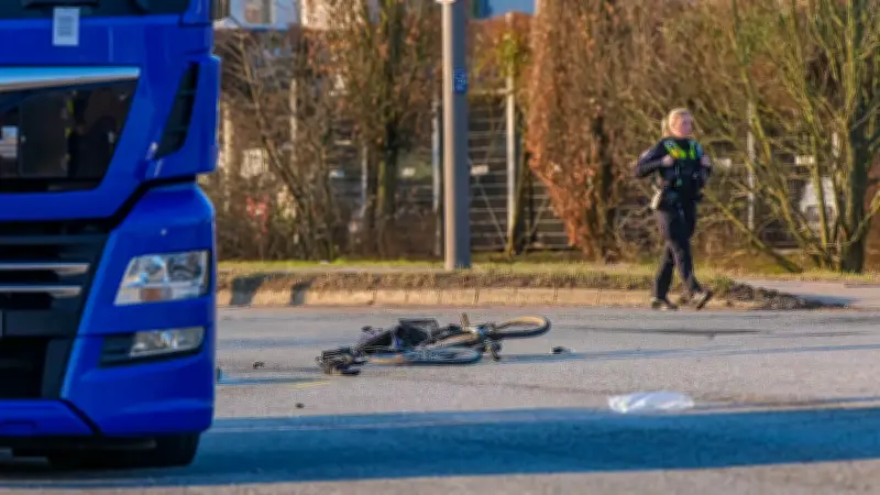 Tödlicher Unfall trotz Reflektorstreifen: Radfahrer stirbt nach Unfall mit Lkw in Hamburg