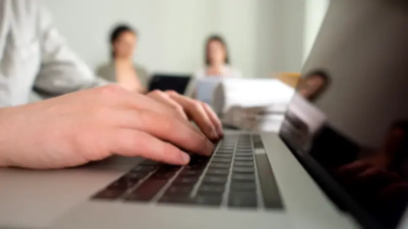 Teilzeit-Boom in MV-Landesverwaltung: Jeder dritte Euro für Personal, Kritik an Stellenwachstum