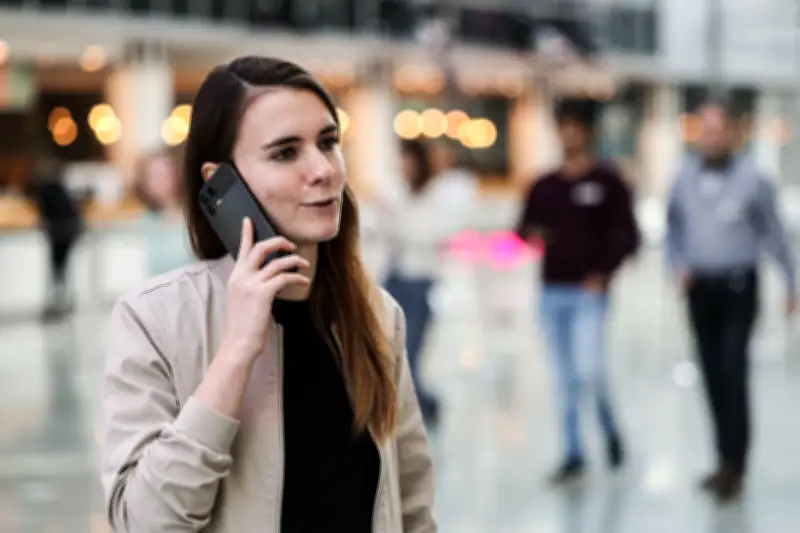 Telekom startet KI-Assistent für Telefonate: Live-Übersetzung und Zusammenfassungen