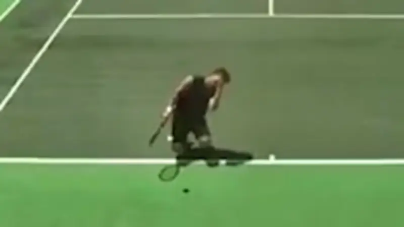 Tennis-Profi inszeniert sich: Überdramatische Reaktion nach Balltreffer