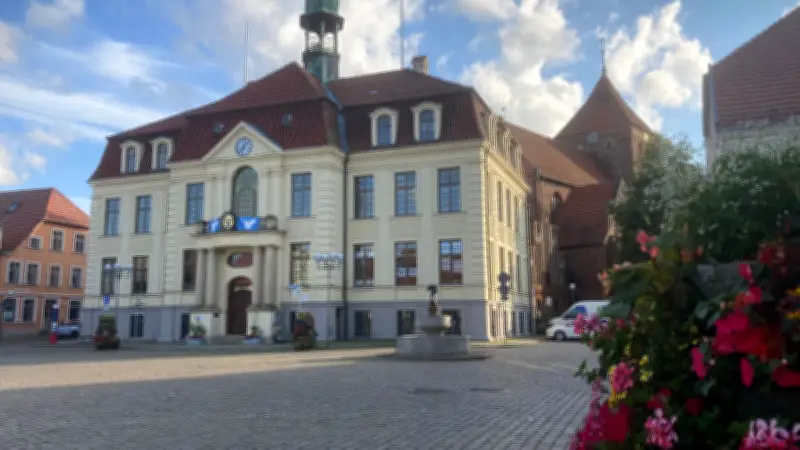 Teterow vor Bürgermeister-Stichwahl: Kandidaten legen letzte Argumente vor