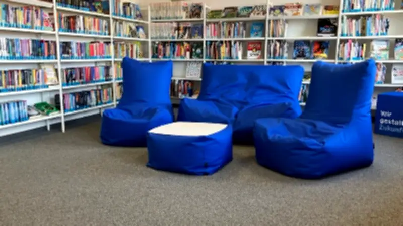 Teterower Bibliothek feiert 80-jähriges Bestehen mit Festwoche und plant Fahrstuhl