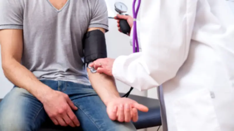 Teurer Widerspruch: Warum steigen die Krankenkassenbeiträge trotz Milliardenüberschuss?