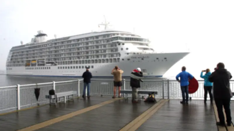 „The World“ in Wismar: Die exklusive schwimmende Luxusresidenz für Millionäre