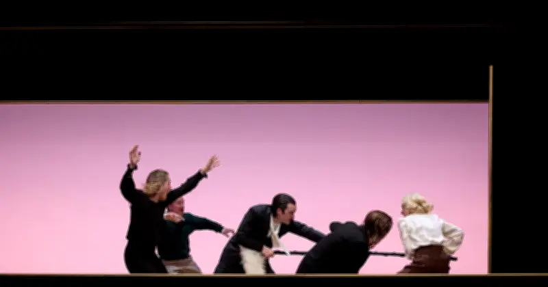 Theaterhit 'Wokey Wokey': Nora Abdel-Maksouds satirischer Finalakt gegen politische Korrektheit