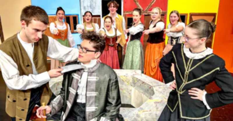 Theaterpremiere in Bernburg: Schüler bringen turbulente Komödie "Campiello" auf die Bühne