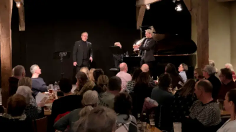 TheaterThekenNacht in Neustrelitz: Künstlerische Vielfalt an ungewöhnlichen Orten