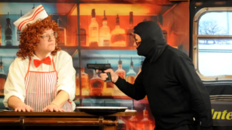 Theaterverein Schlossgeister feiert Premiere mit turbulenter Komödie „Champus-Express“