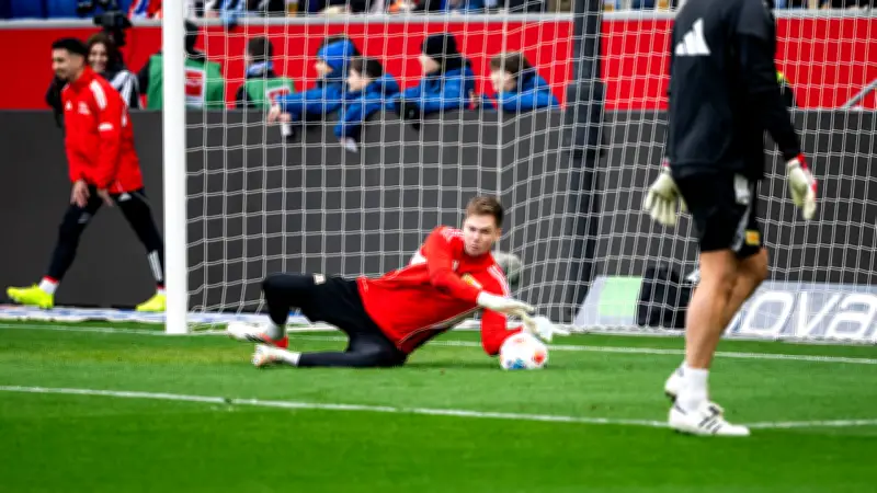 Torwart-Krise vor Bayern-Spiel: Union Berlins Ersatzkeeper Raab droht langer Ausfall