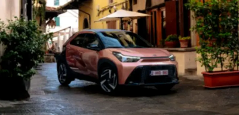 Toyota Aygo X: Erster Kleinwagen mit Hybridantrieb startet durch