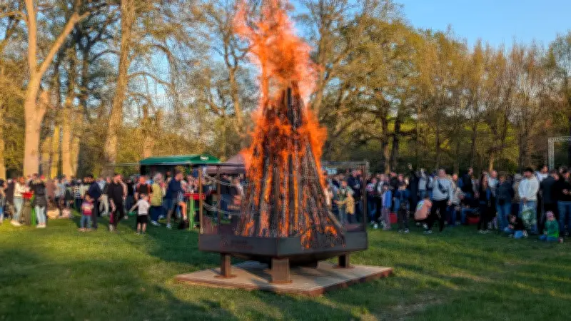 Traditionelles Osterfeuer im Kulturpark Neubrandenburg lockt mit Familienprogramm
