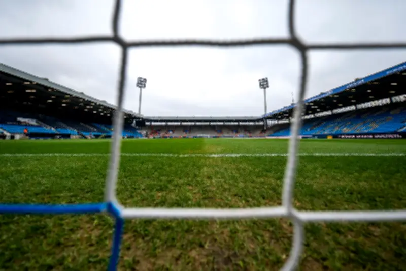 Tragödie auf Erlanger Sportplatz: Siebenjähriger Junge stirbt nach Torsturz