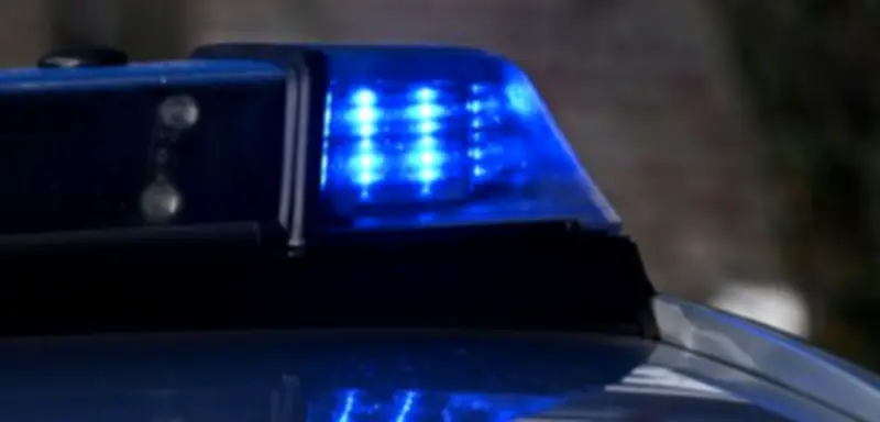 Tragödie in Eckernförde: Jugendlicher stirbt nach Gewalttat auf Supermarktparkplatz