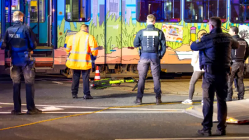 Tragödie in Frankfurt: 18-Jähriger stirbt unter Straßenbahn vor Notaufnahme