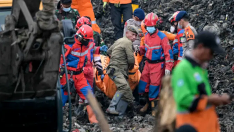 Tragödie in Indonesien: Müllberg begräbt fünf Menschen auf riesiger Deponie