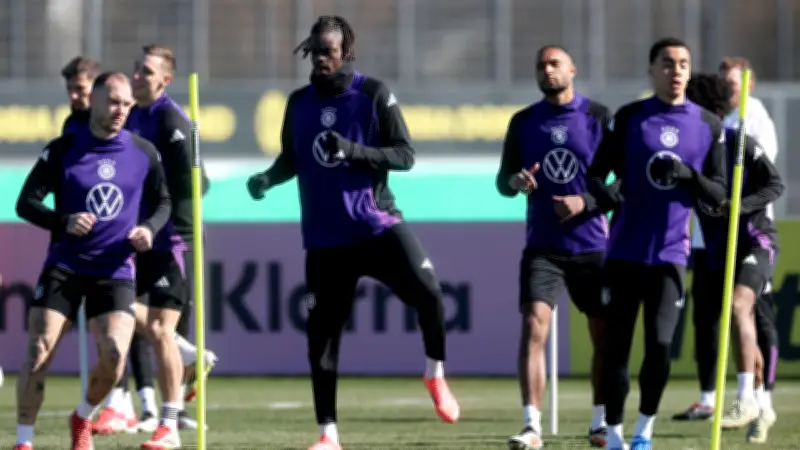 Transfergerüchte: Arsenal und Barcelona sollen DFB-Star Yann Bisseck im Visier haben