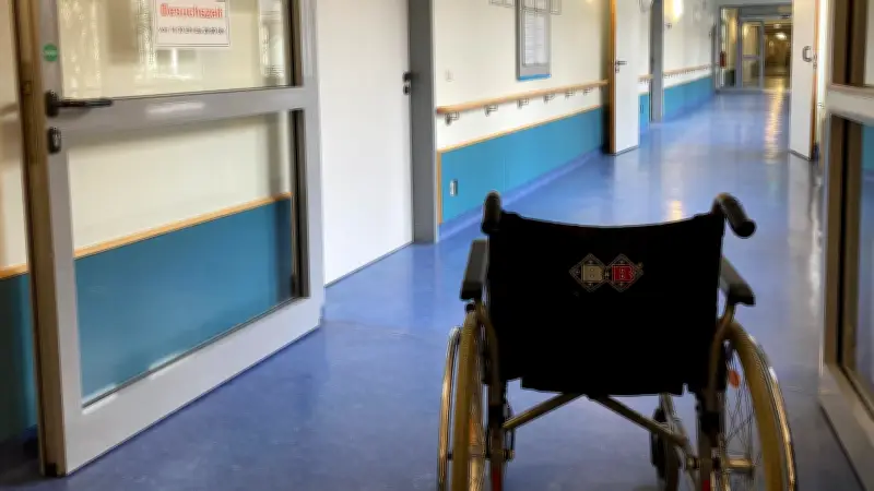 Transportprobleme nach Klinikaufenthalt: Senioren oft ohne Heimweg