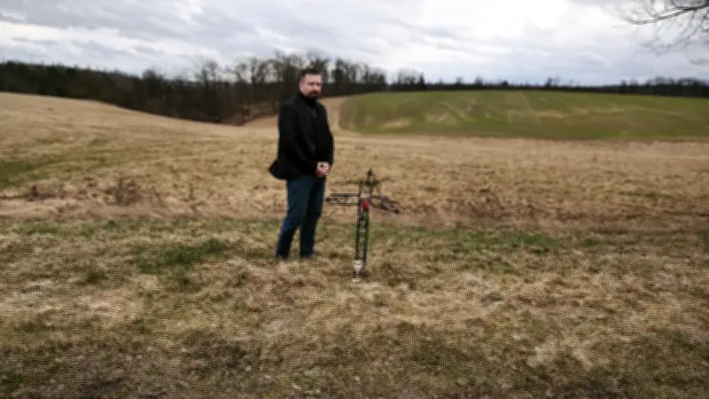 Trauerarbeit im Harz: Straßenkreuze als stille Mahnmale und Wegbegleiter für Angehörige