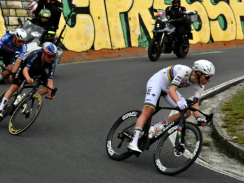 Trotz Sturz zum Triumph: Pogacar erobert erstmals Mailand-Sanremo