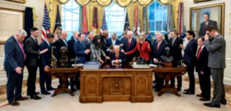 Trump und das Gottesgnadentum: Eine Analyse seiner autoritären Sehnsüchte