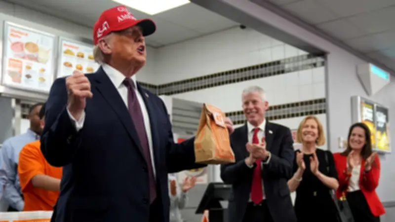 Trumps Burger-Bluff: Wie Fast Food und Hollywood den Iran-Angriff tarnten