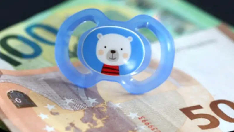 Tutow führt Baby-Prämie ein: 200 Euro für jedes Neugeborene ab 2026