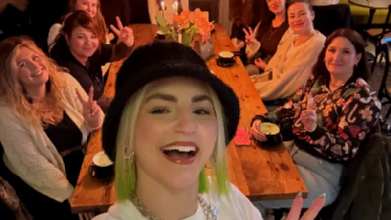 TV-Moderatorin Marlen Peters vergibt Bestnoten für Rostocker Matcha-Cafés auf ihrer Deutschland-Tour