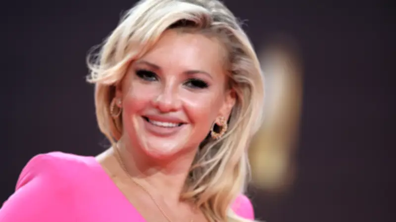 TV-Star Evelyn Burdecki empört über hohe Tierarztrechnung nach Rettung verletzten Frosches