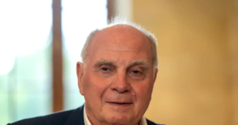 Uli Hoeneß zum Coming-out im Fußball: Bayern würde Spieler unterstützen