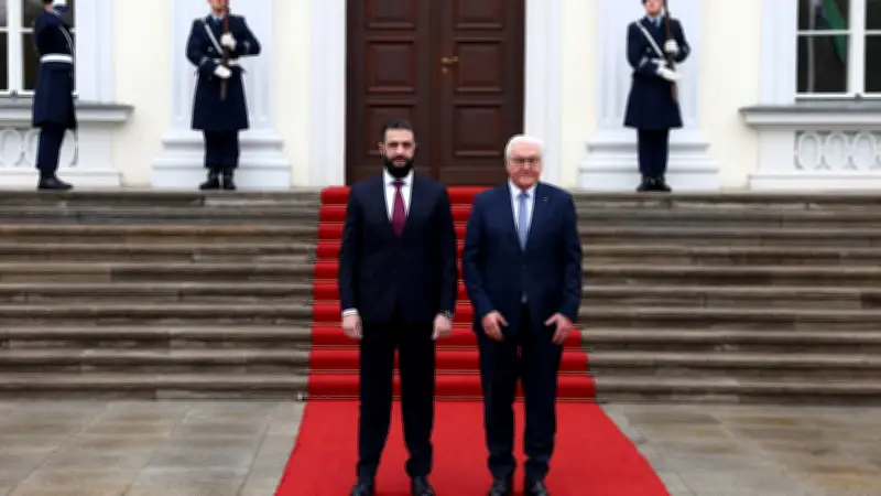 Umstrittener Staatsbesuch: Syriens Machthaber al-Scharaa in Berlin empfangen