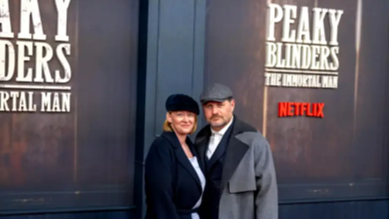 Union Berlin bei Filmpremiere: Baumgart im Gangster-Look und Trikots für Oscar-Star