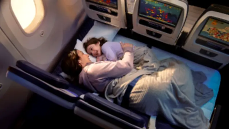 United Airlines revolutioniert Economy: Liegeflächen ab 2027 für entspannte Langstreckenflüge