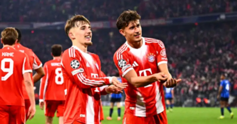 Uno-Jubel beim FC Bayern: Karl und Bischof feiern mit Kartenspiel-Geste nach Champions-League-Tor