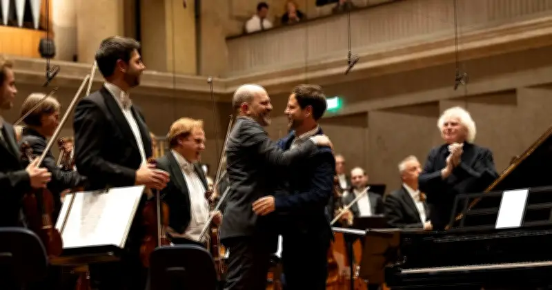 Uraufführung unter Simon Rattle: Francisco Colls Klavierkonzert mit Kirill Gerstein begeistert im Herkulessaal