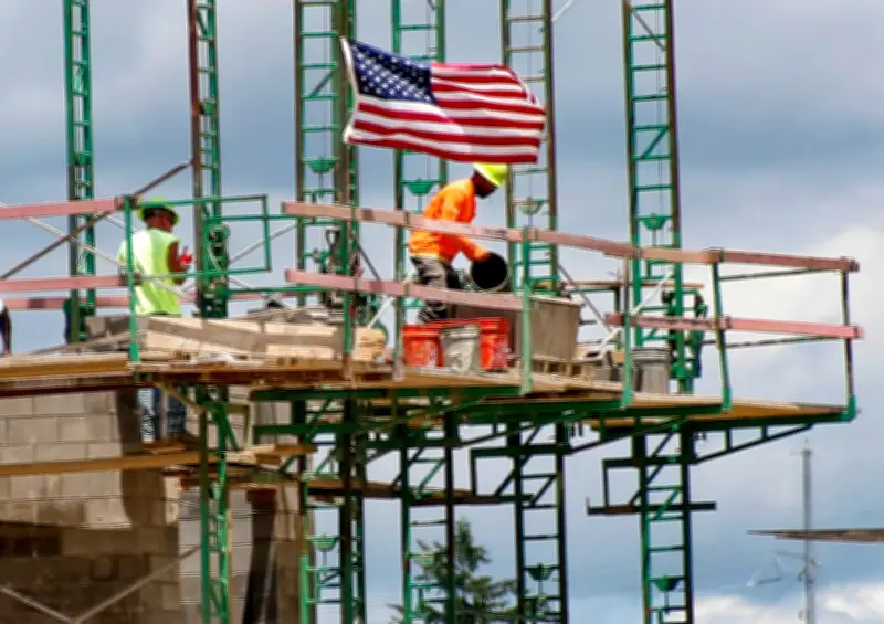 US-Arbeitsmarkt enttäuscht im Februar: Stellenabbau trotz Lohnanstieg
