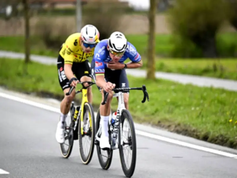 Van der Poel knapp geschlagen: Philipsen siegt bei Gent-Wevelgem-Nachfolger