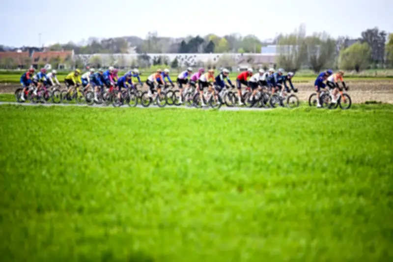 Van der Poel triumphiert beim E3-Preis: Hattrick nach Sanremo-Frust