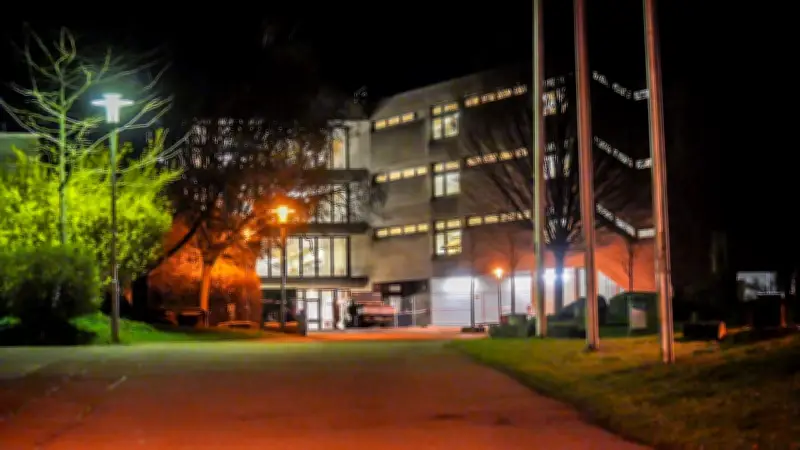 Vandalen zerstören Photovoltaik-Anlage: 300.000 Euro Schaden an Esslinger Gymnasium