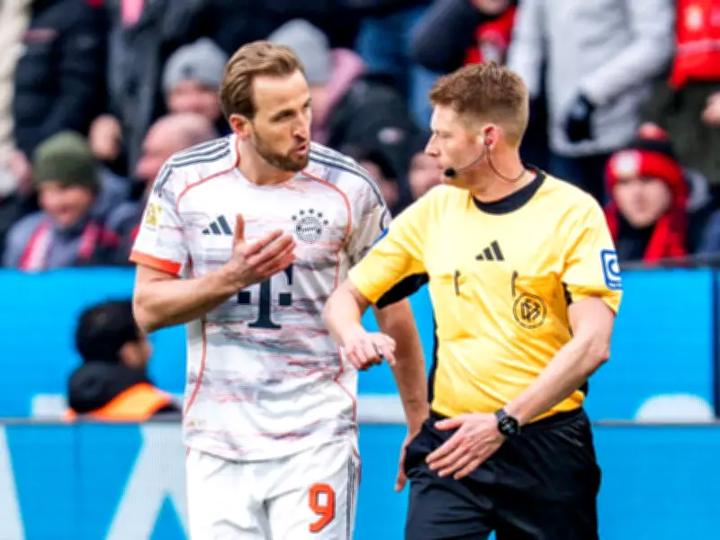 VAR-Wirbel bei Bayern: Kanes Tor nach Handspiel-Entscheidung aberkannt